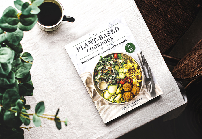 Plant-Based Delicious: Healthy, Feel-Good Vegan Recipes You'll Make Again  and Again―All Recipes are Gluten and Oil Free!: Madden, Ashley:  9781645679820: : Books