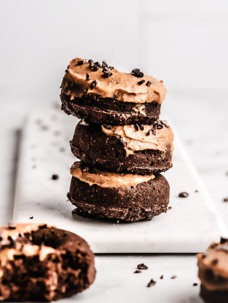 https://riseshinecook.ca/wp-content/uploads/2021/04/baked-vegan-chocolate-donuts-5-771x1024.jpg