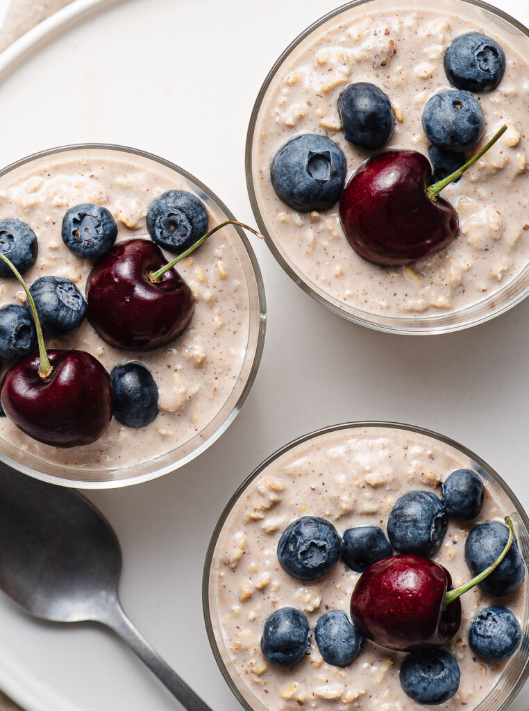 https://riseshinecook.ca/wp-content/uploads/2021/08/creamy-overnight-oats-2-762x1024.jpg